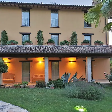 Le Vignole Country House *